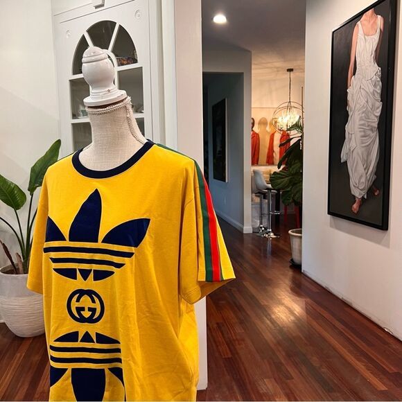 Gucci x Adidas
2022 Web Accent T-Shirt Unisex
Est. Retail Price of $1,130.00 - Picture 6 of 10